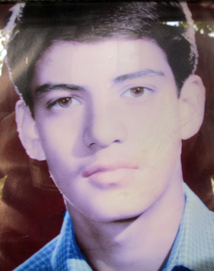 اکبر کریمی