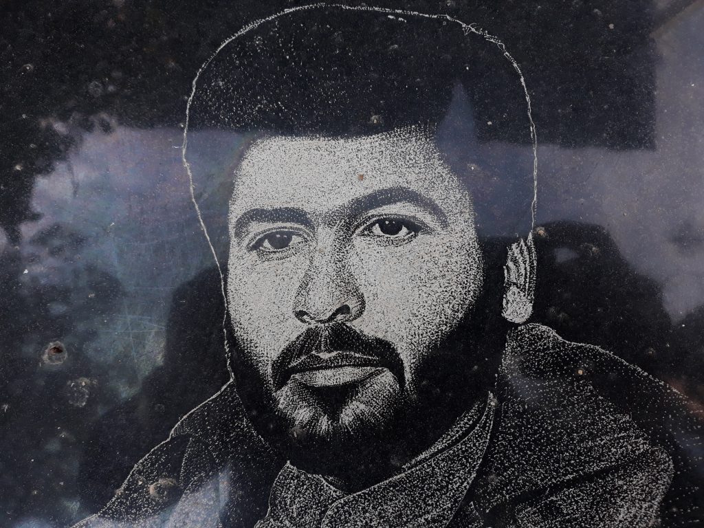 حسین تنها